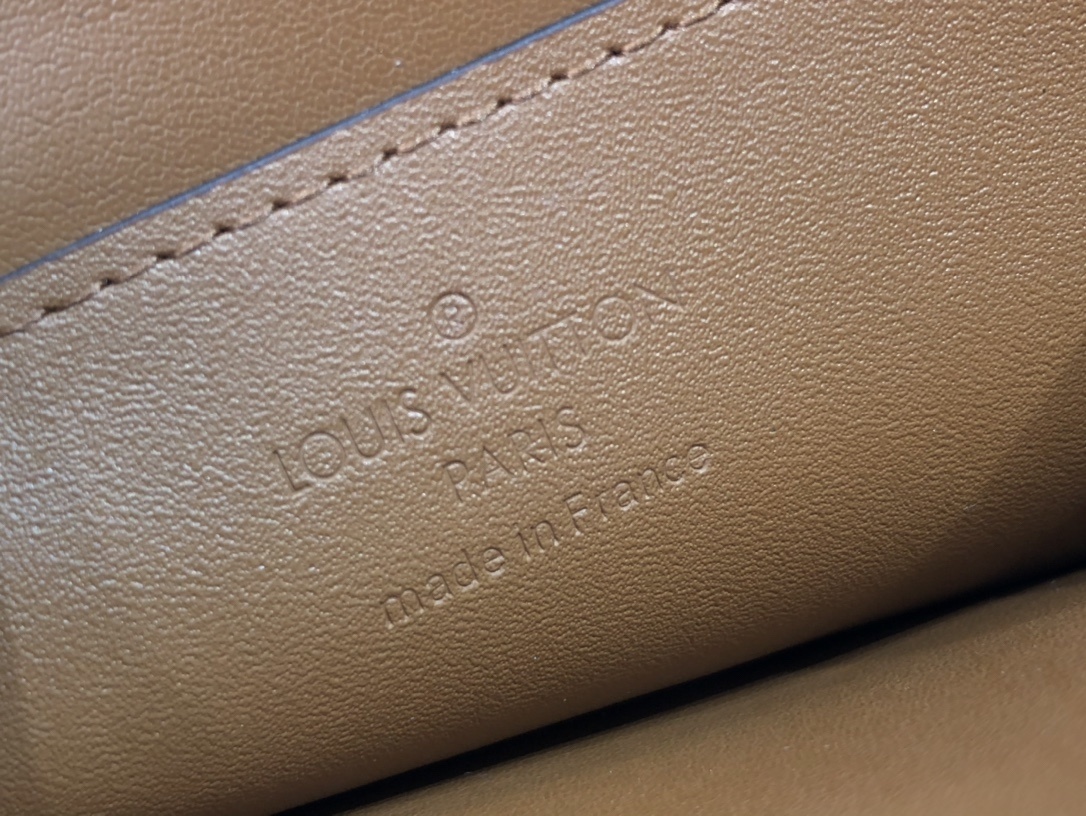 LV MULTI CARD HOLDER TRUNK M80556