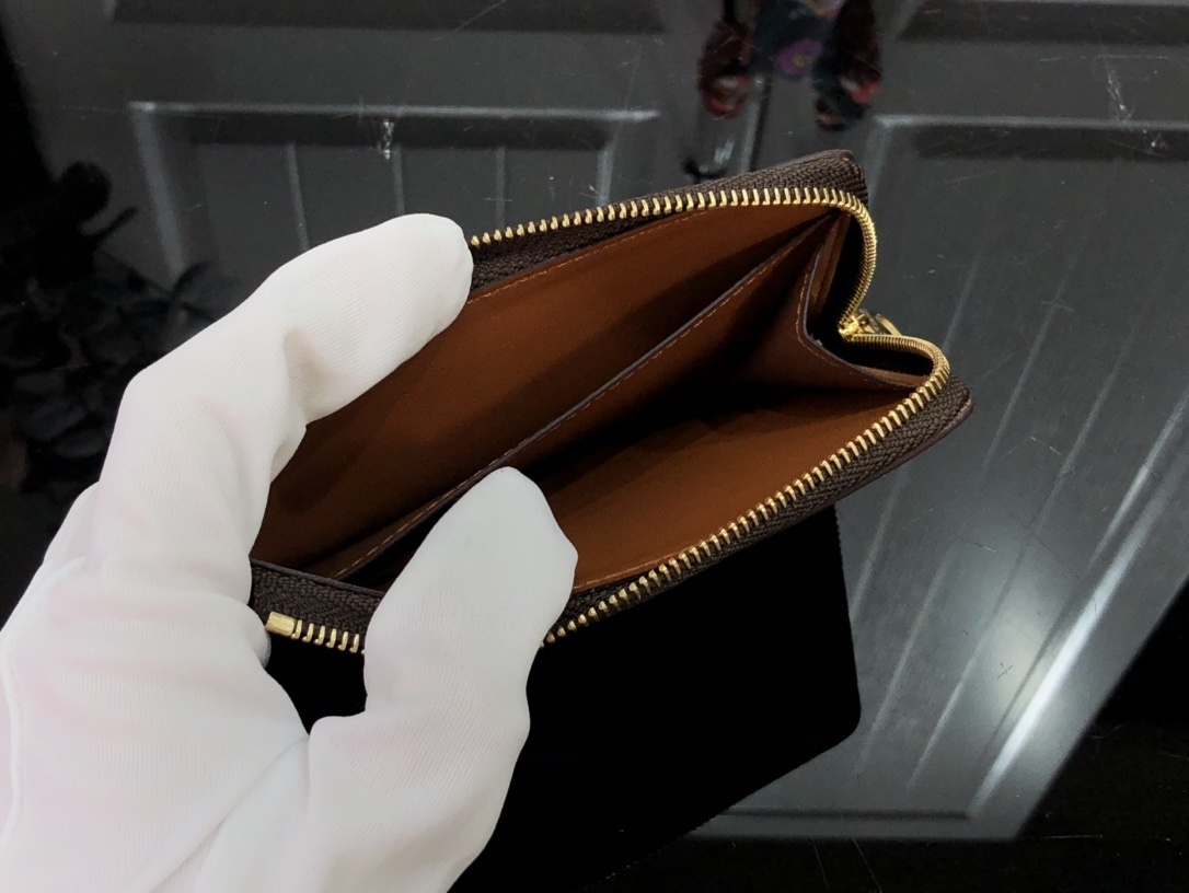 LV MULTI CARD HOLDER TRUNK M80556