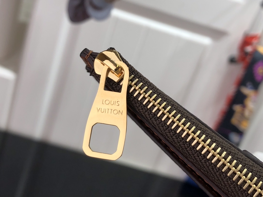 LV MULTI CARD HOLDER TRUNK M80556