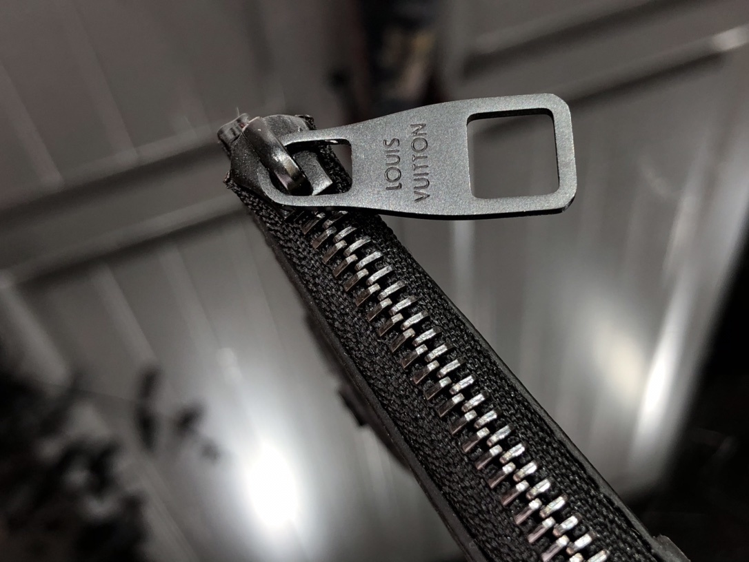 LV MULTI CARD HOLDER TRUNK M80556