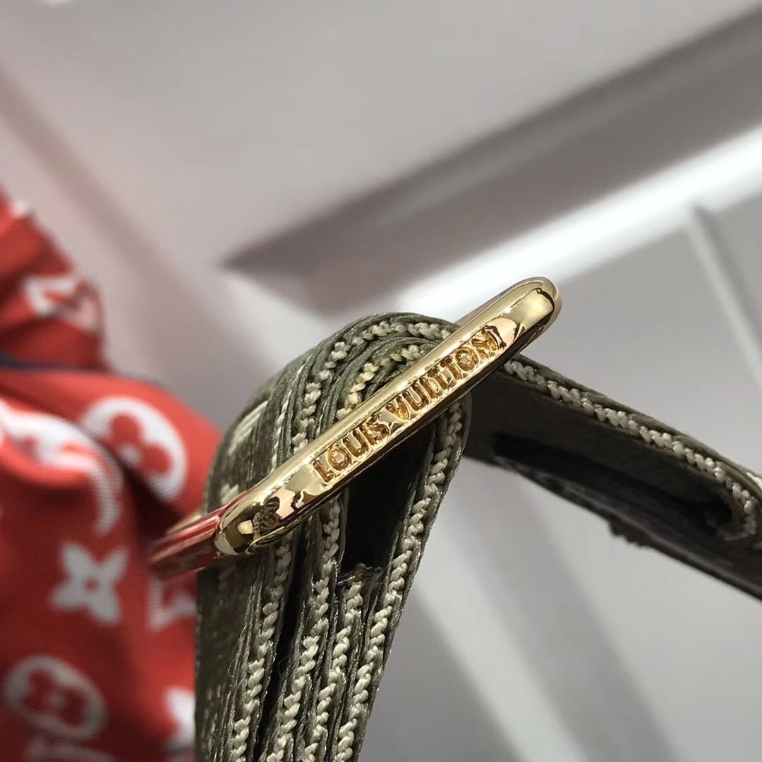 LV MULTI POCHETTE ACCESSOIRES M44813 