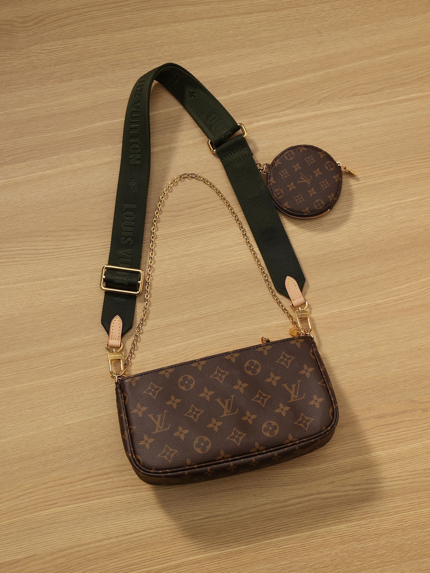 LV MULTI POCHETTE ACCESSOIRES M44813 