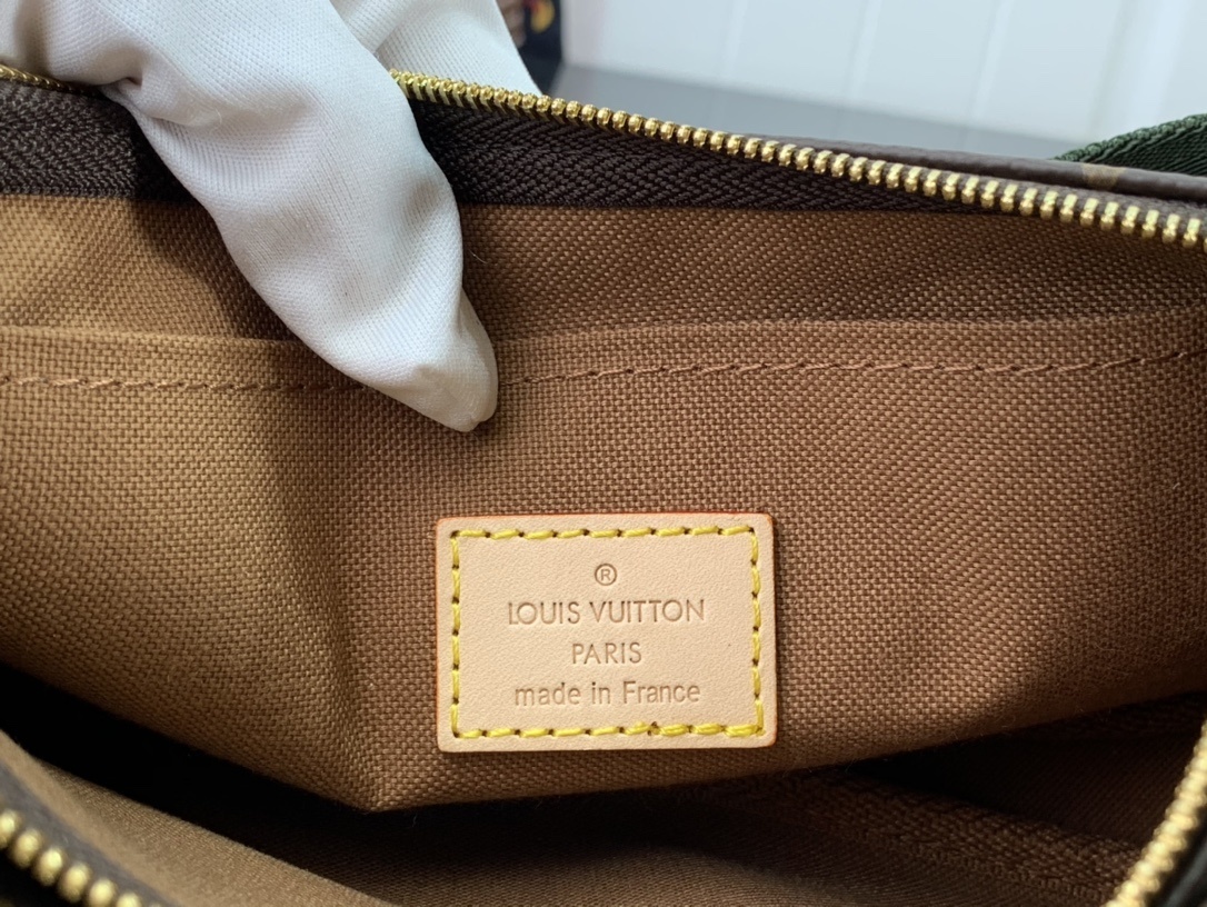 LV MULTI POCHETTE ACCESSOIRES M44823 SY 