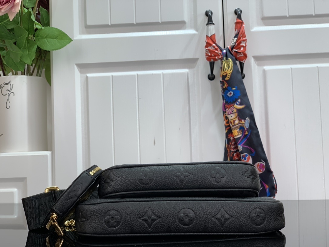 LV MULTI POCHETTE ACCESSOIRES M44823 YH 