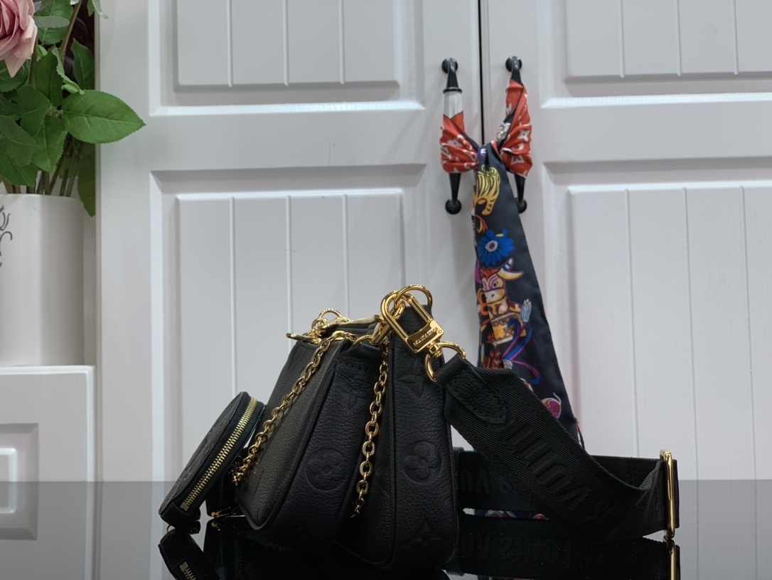 LV MULTI POCHETTE ACCESSOIRES M44823 YH 