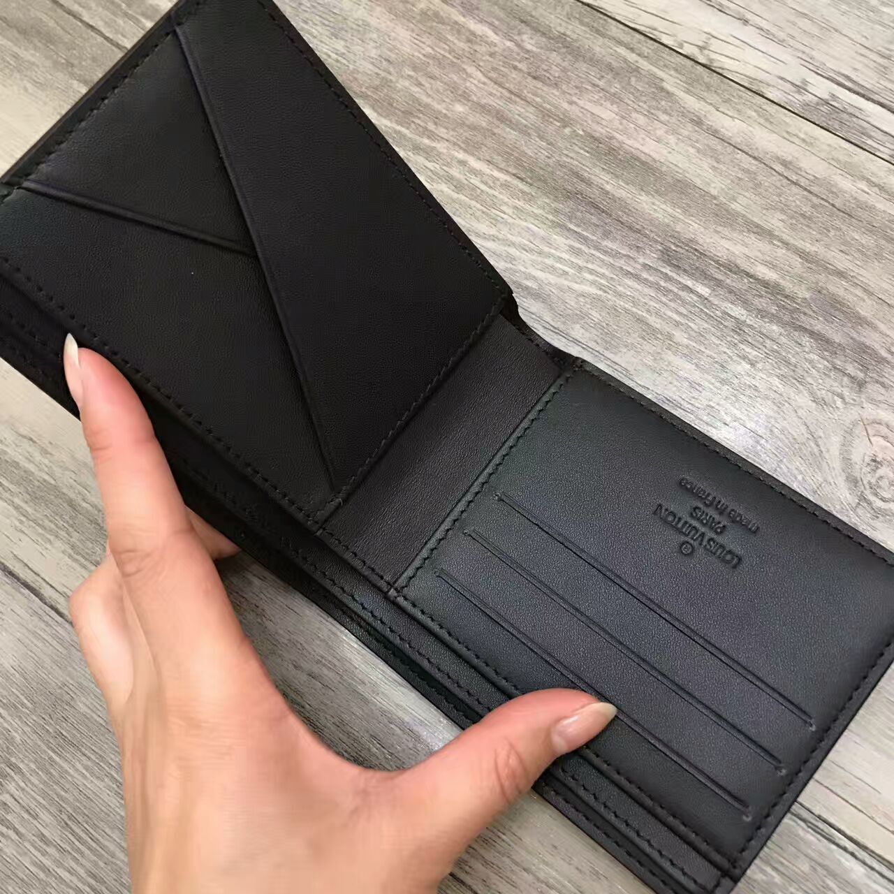 LV multiple wallet 60895F