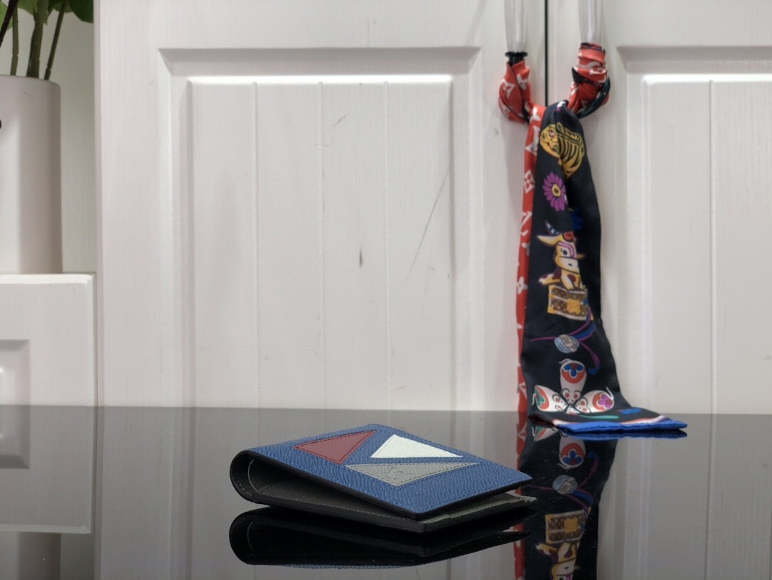 LV MULTIPLE wallet M30800