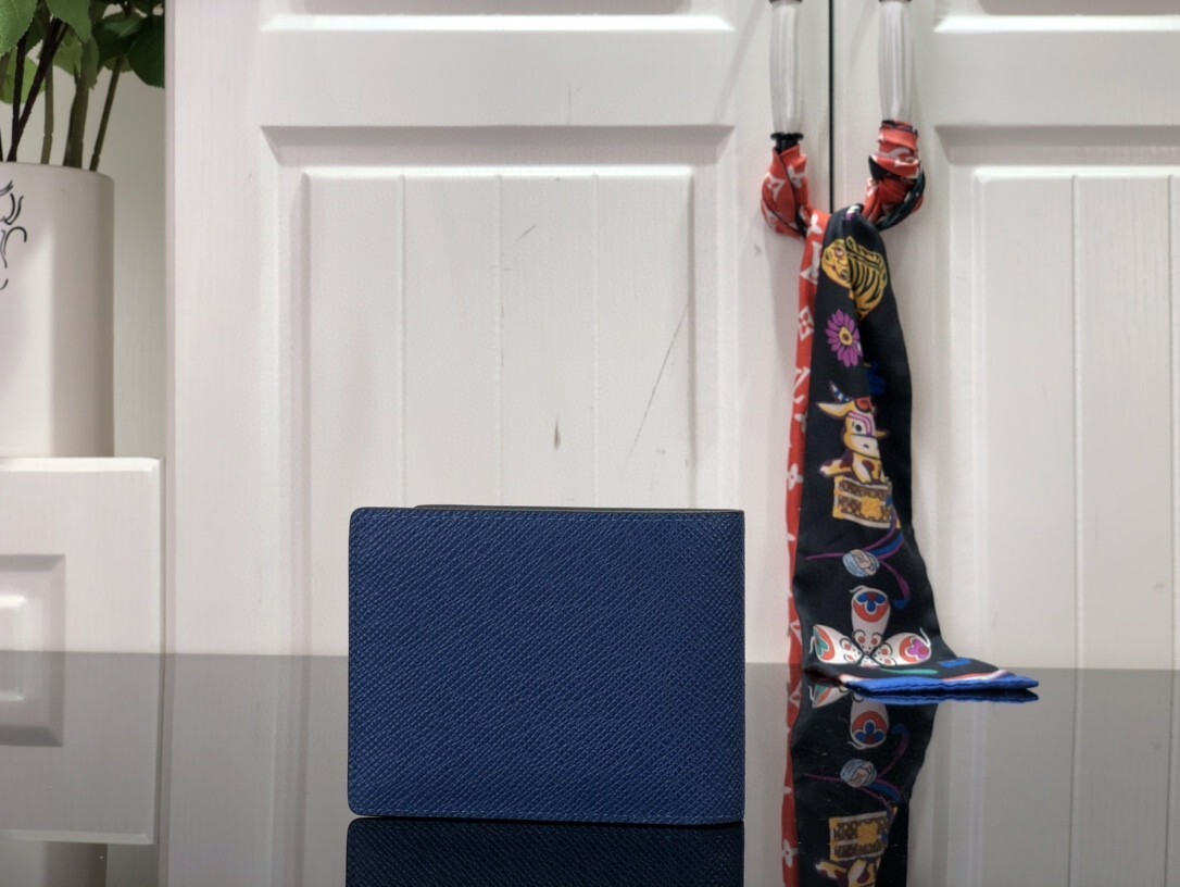 LV MULTIPLE wallet M30800