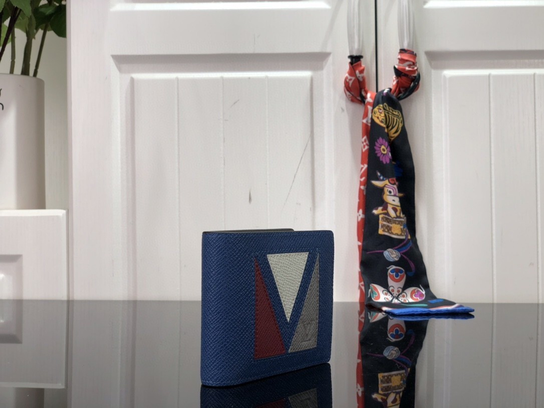 LV MULTIPLE wallet M30800