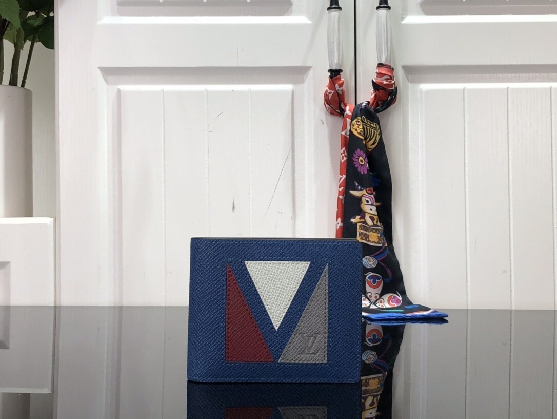 LV MULTIPLE wallet M30800