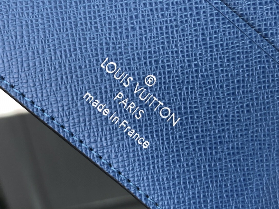 LV MULTIPLE wallet M30800