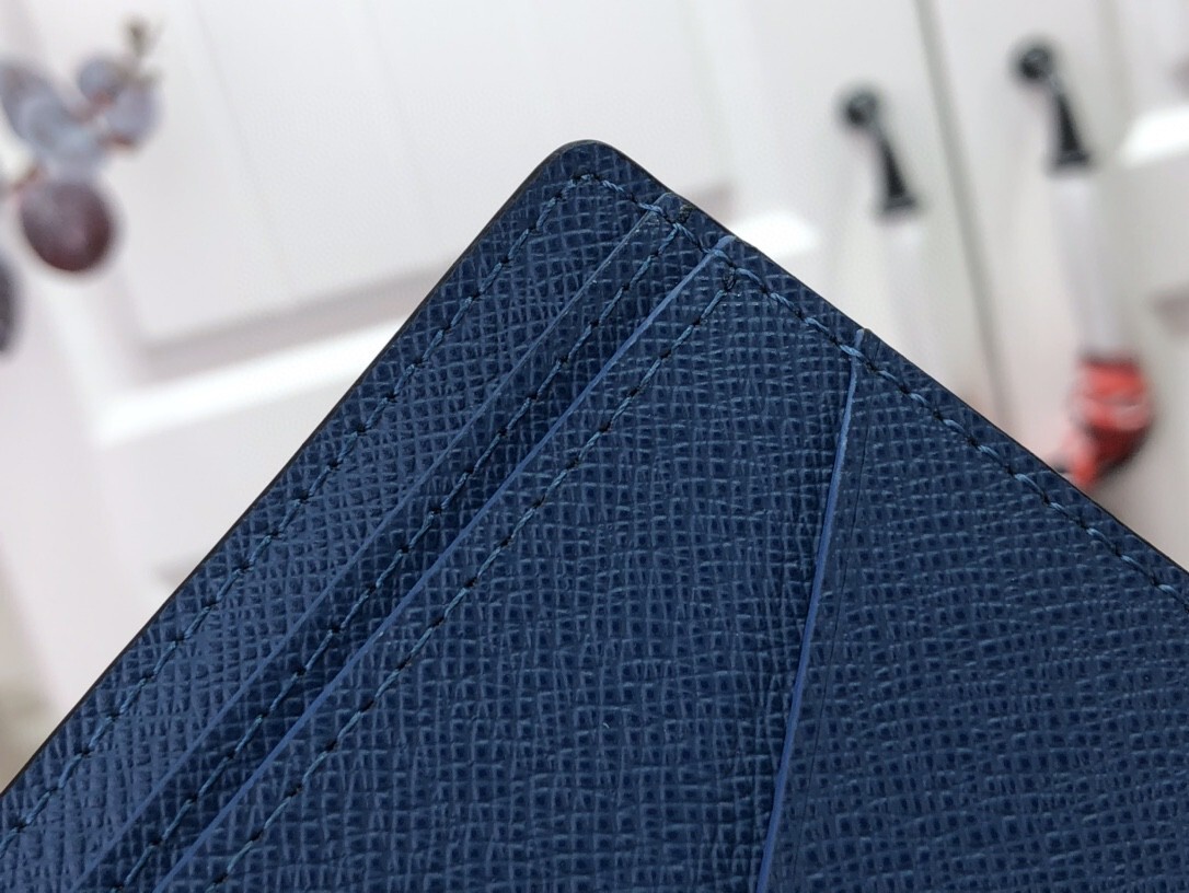 LV MULTIPLE wallet M30800