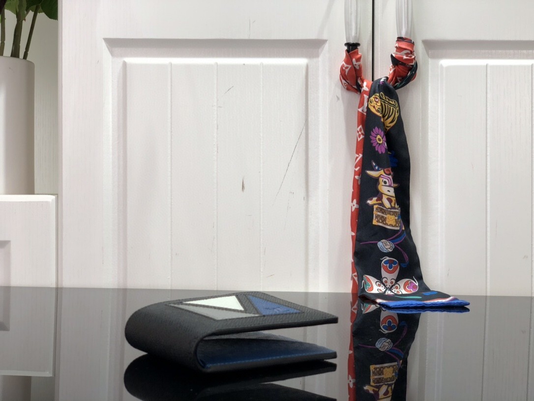 LV MULTIPLE wallet M30800