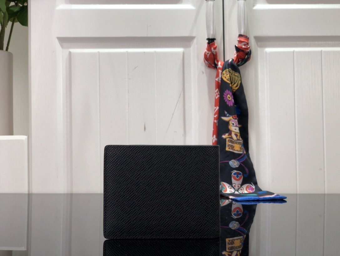 LV MULTIPLE wallet M30800