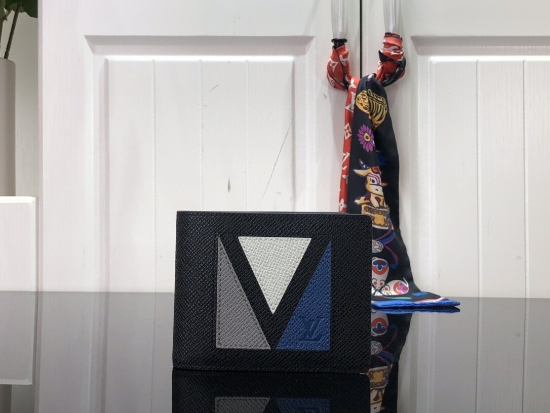 LV MULTIPLE wallet M30800