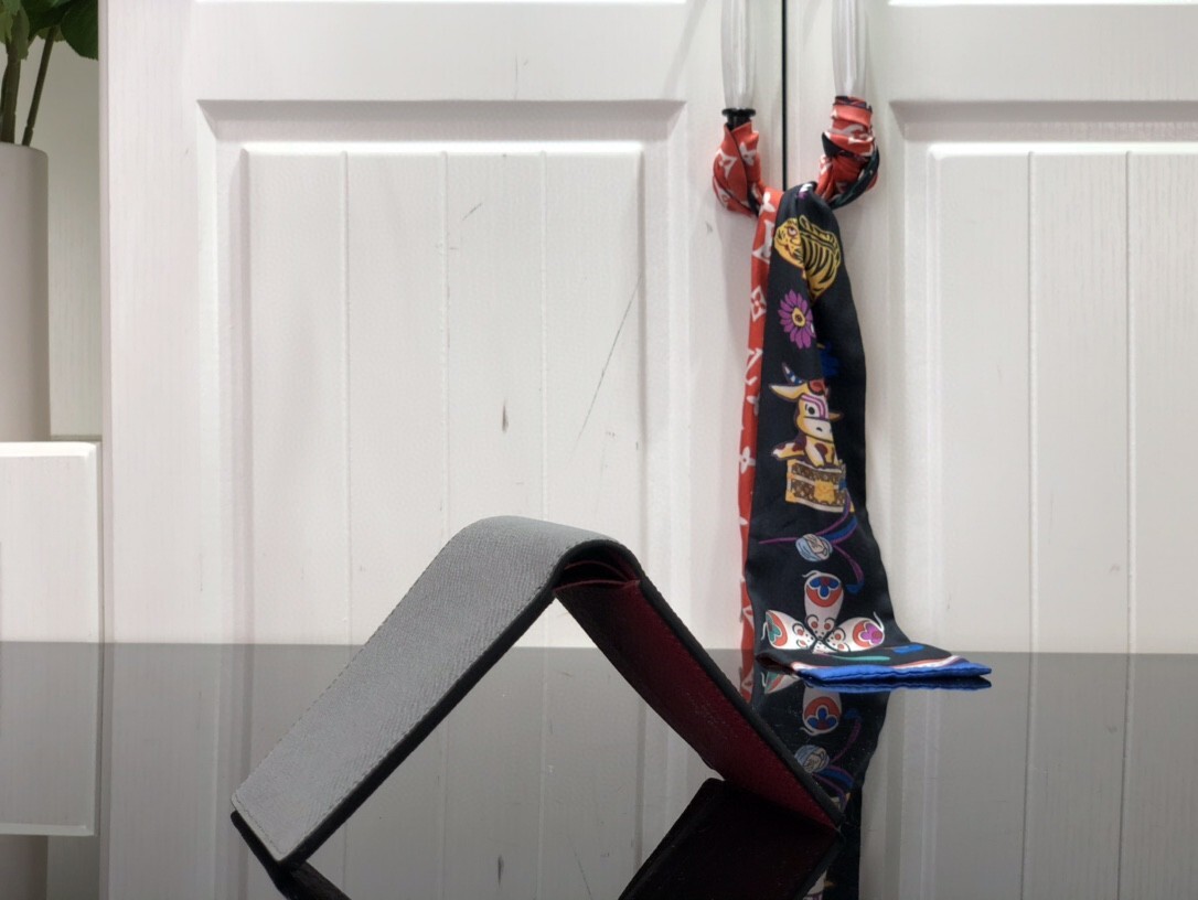 LV MULTIPLE wallet M30800