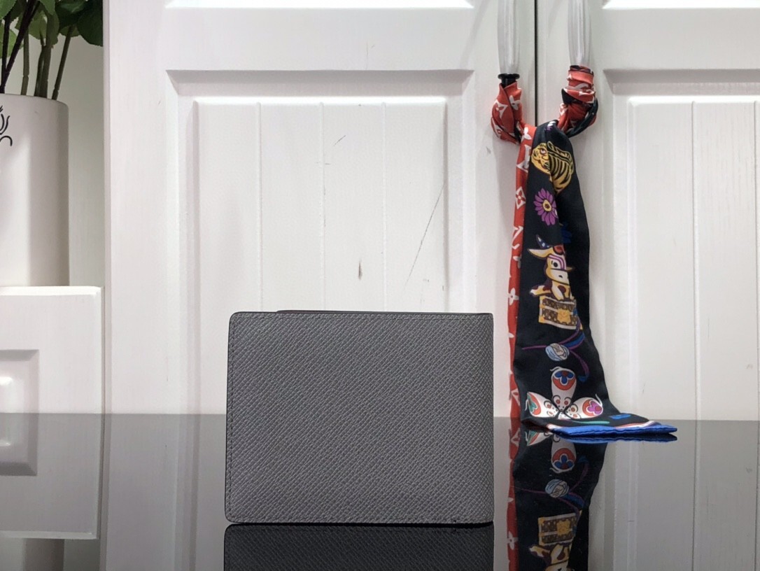 LV MULTIPLE wallet M30800