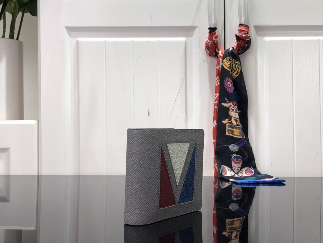 LV MULTIPLE wallet M30800