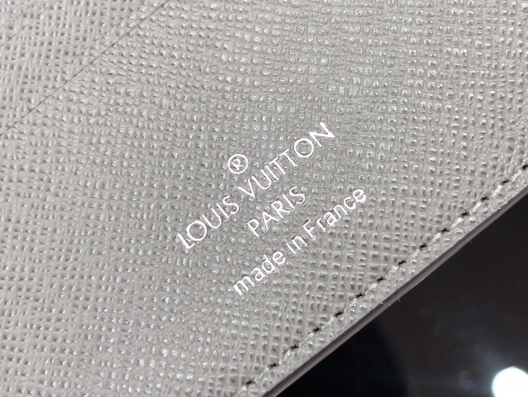 LV MULTIPLE wallet M30800
