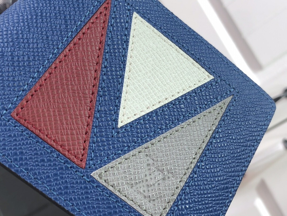 LV MULTIPLE wallet M30800