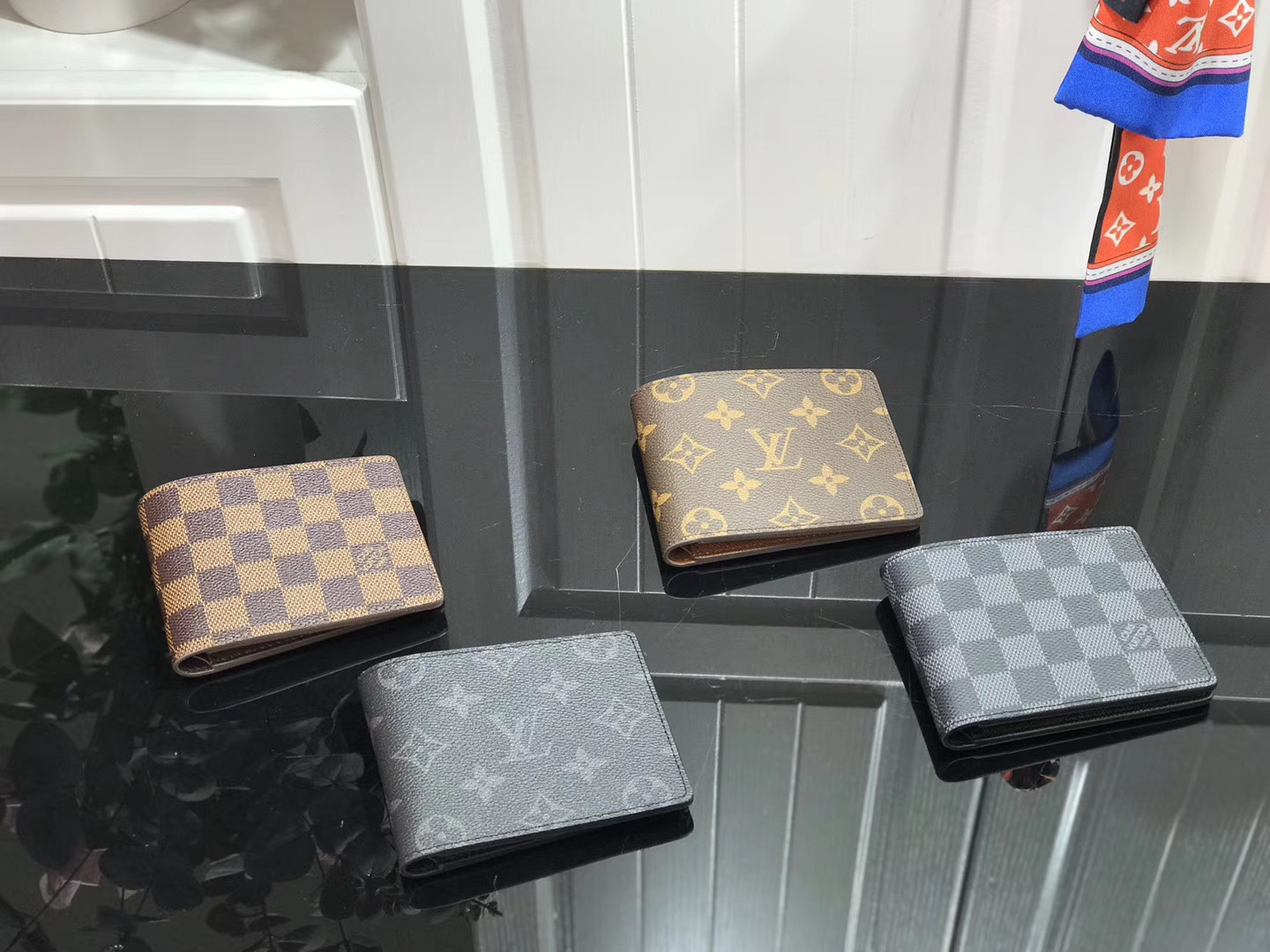 LV MULTIPLE wallet M60895 