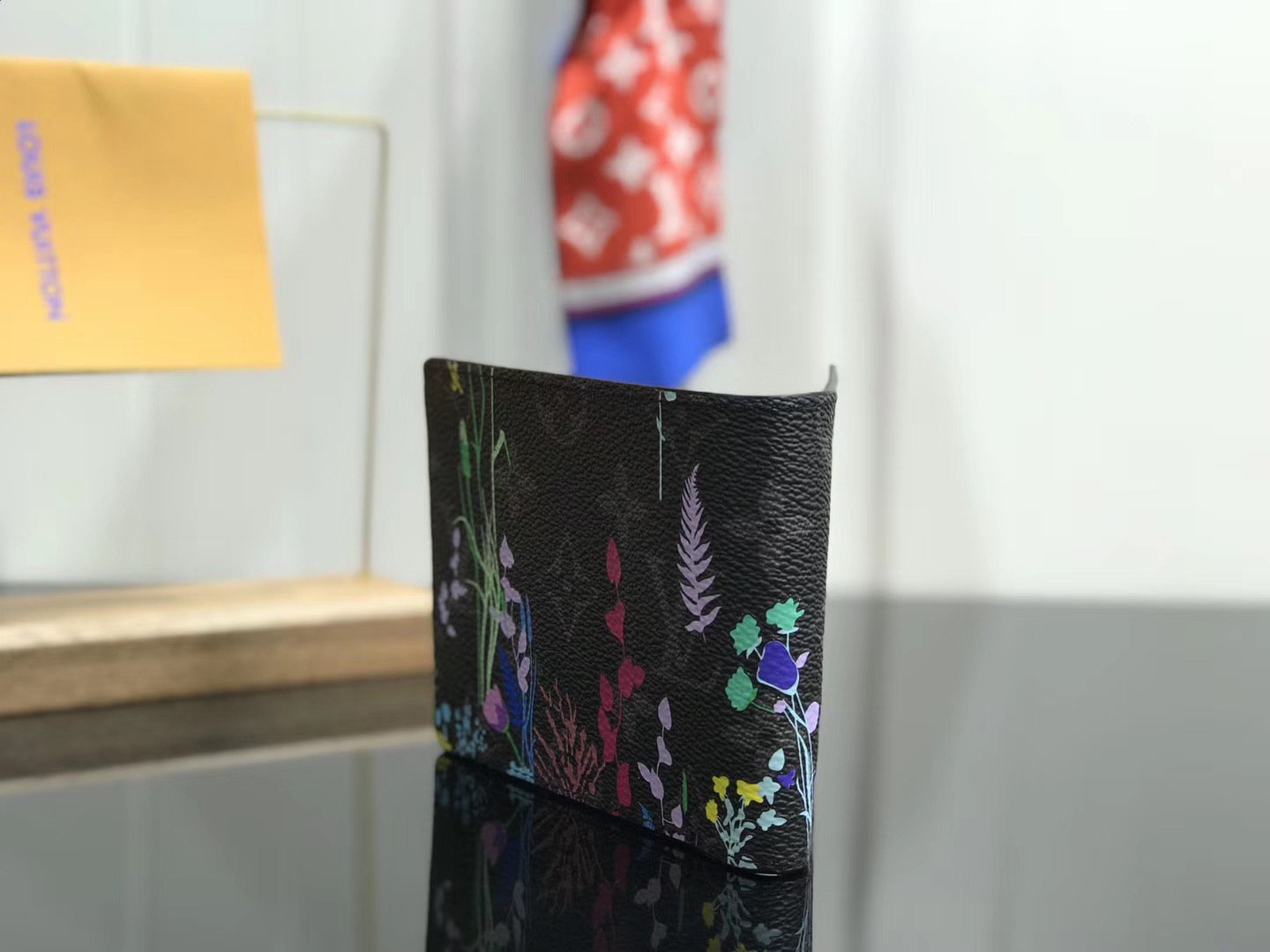 LV MULTIPLE wallet M60895HC