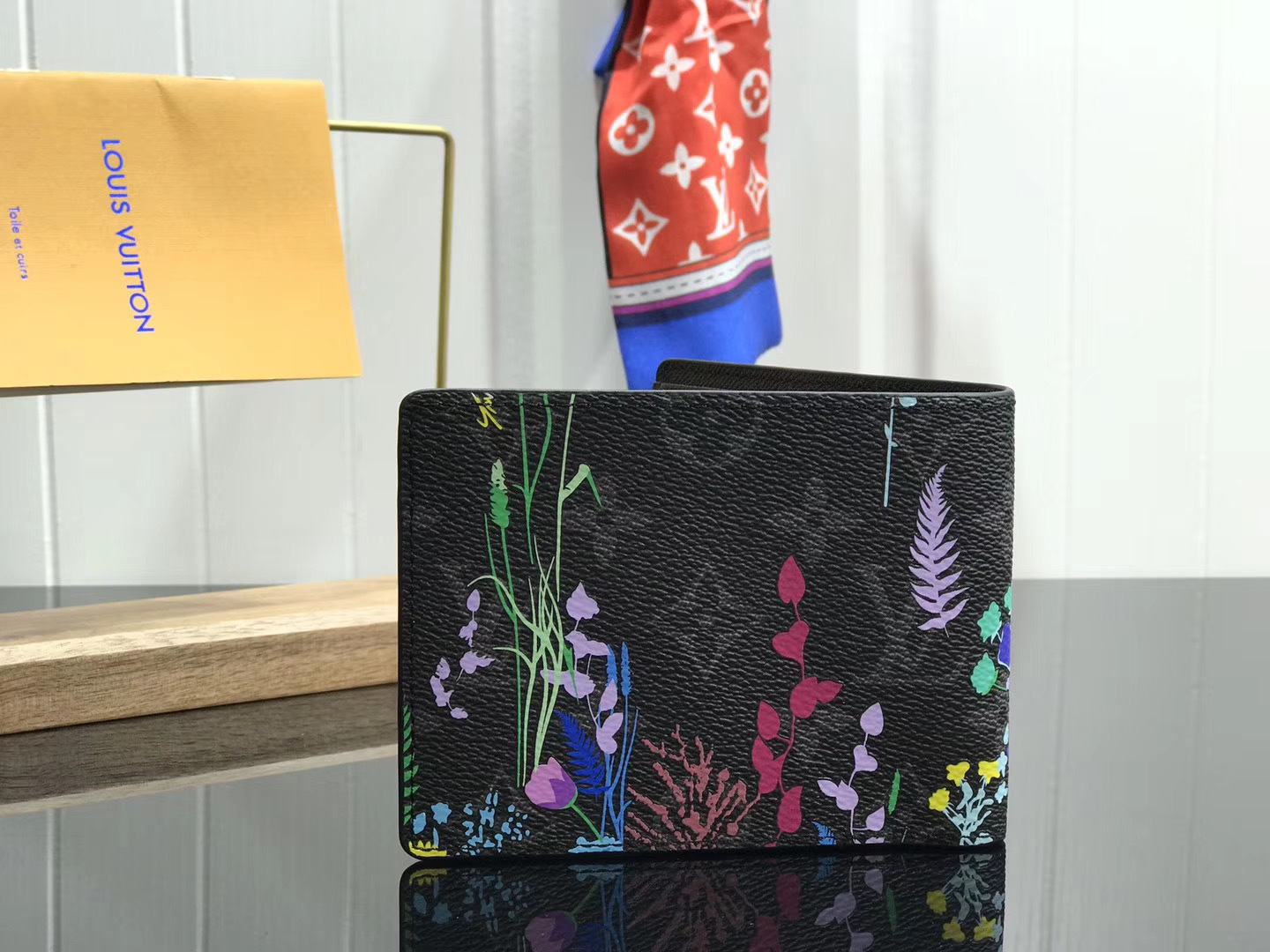 LV MULTIPLE wallet M60895HC