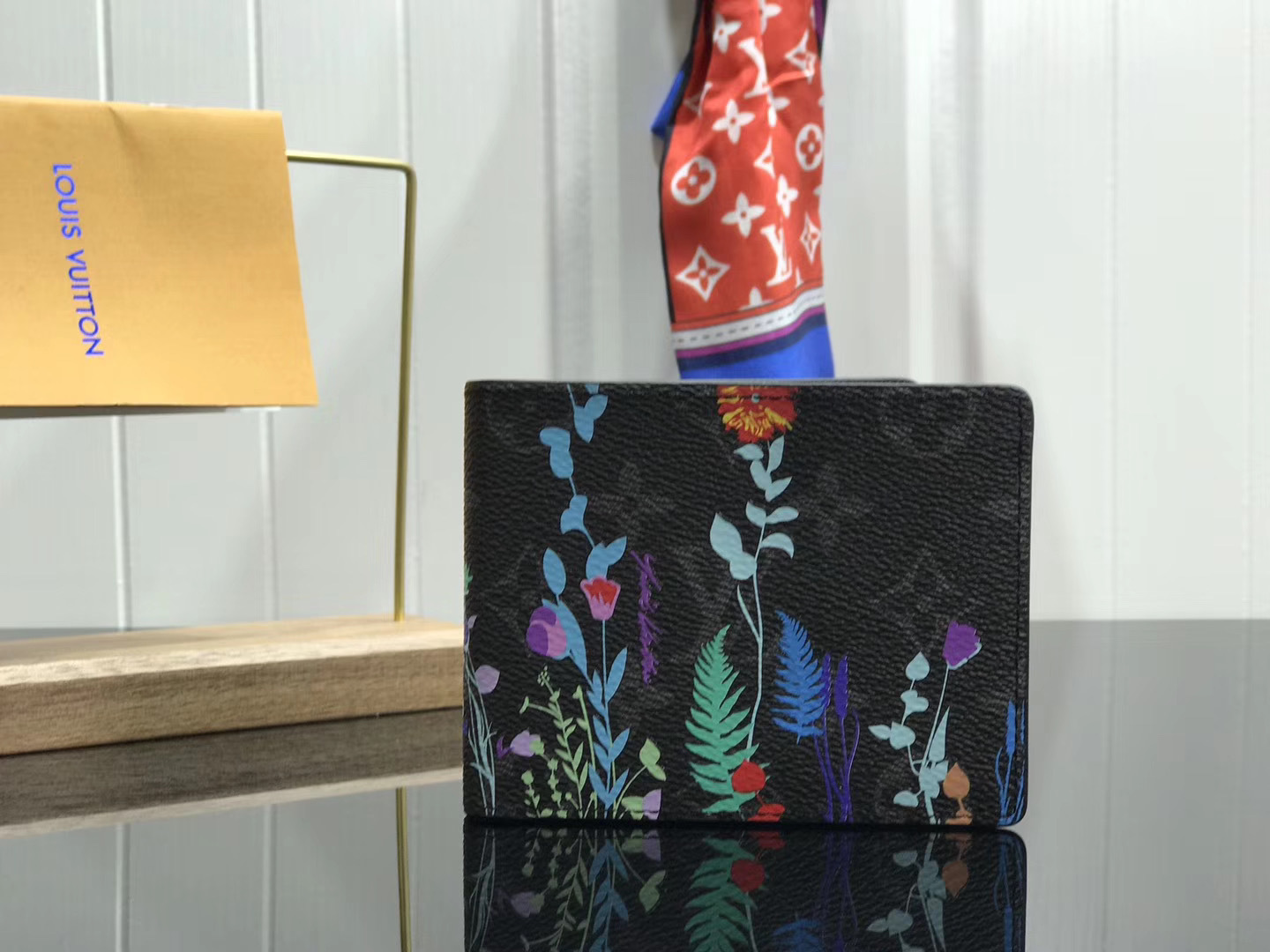 LV MULTIPLE wallet M60895HC