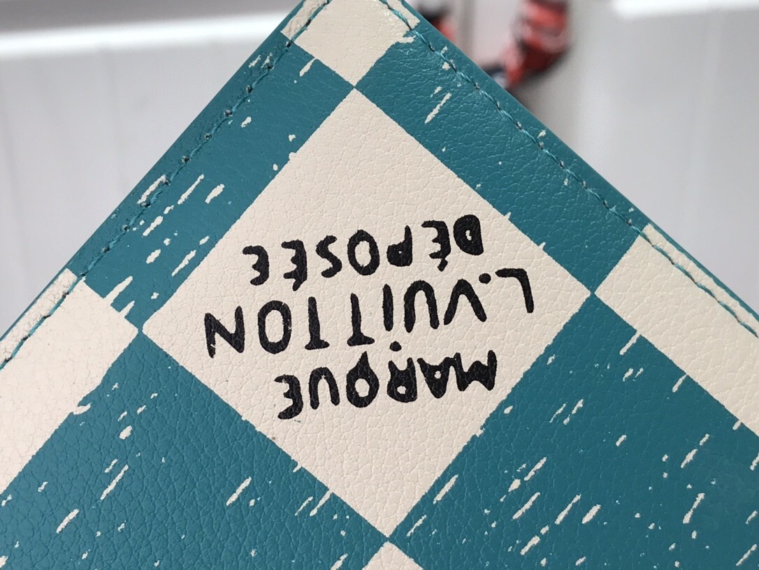 LV MULTIPLE wallet M60895LP 