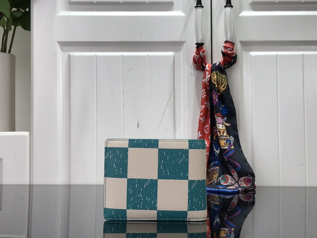 LV MULTIPLE wallet M60895LP 