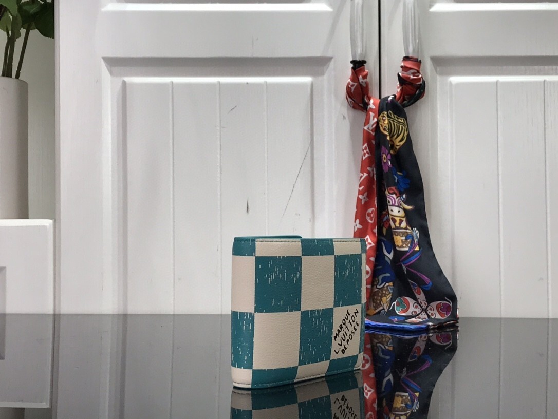 LV MULTIPLE wallet M60895LP 