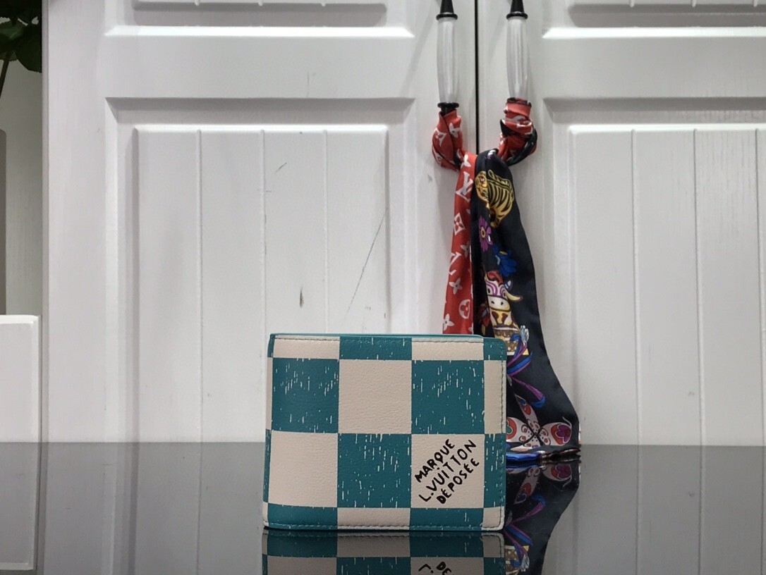 LV MULTIPLE wallet M60895LP