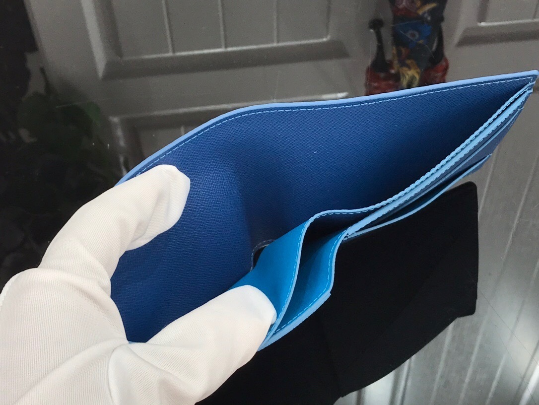 LV MULTIPLE wallet M60895LT