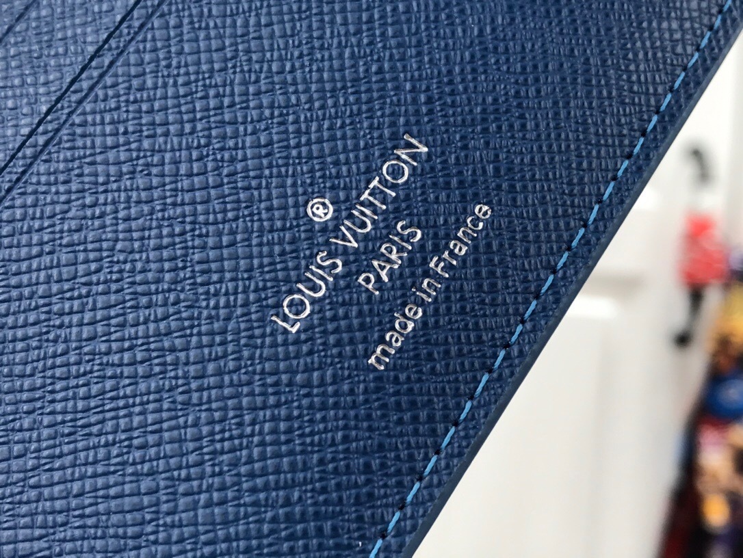 LV MULTIPLE wallet M60895LT