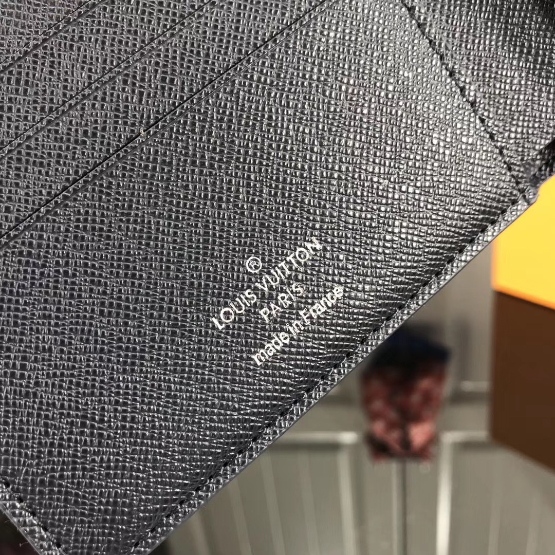 LV MULTIPLE wallet M60895NZ