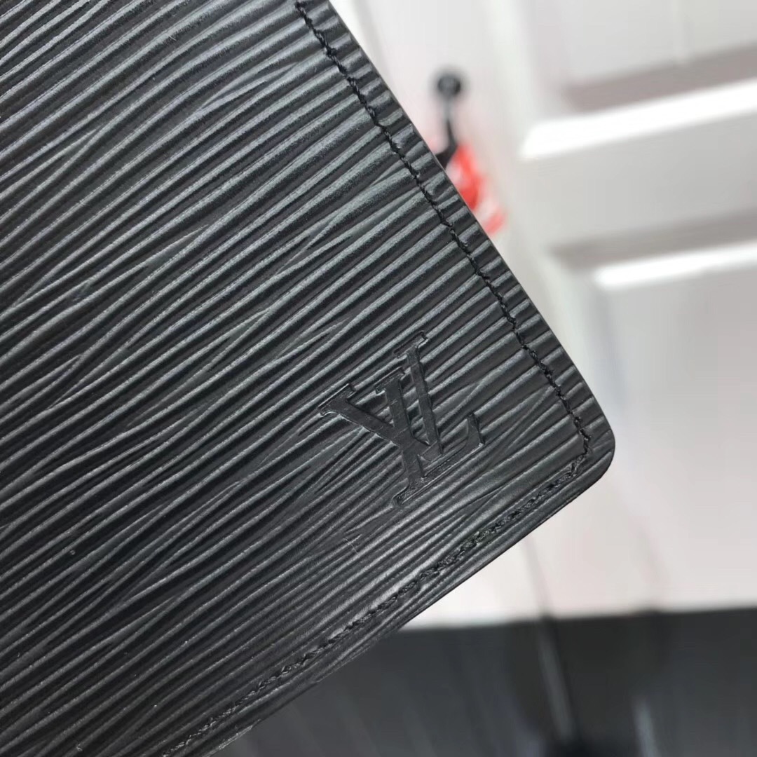 LV MULTIPLE wallet M67896 