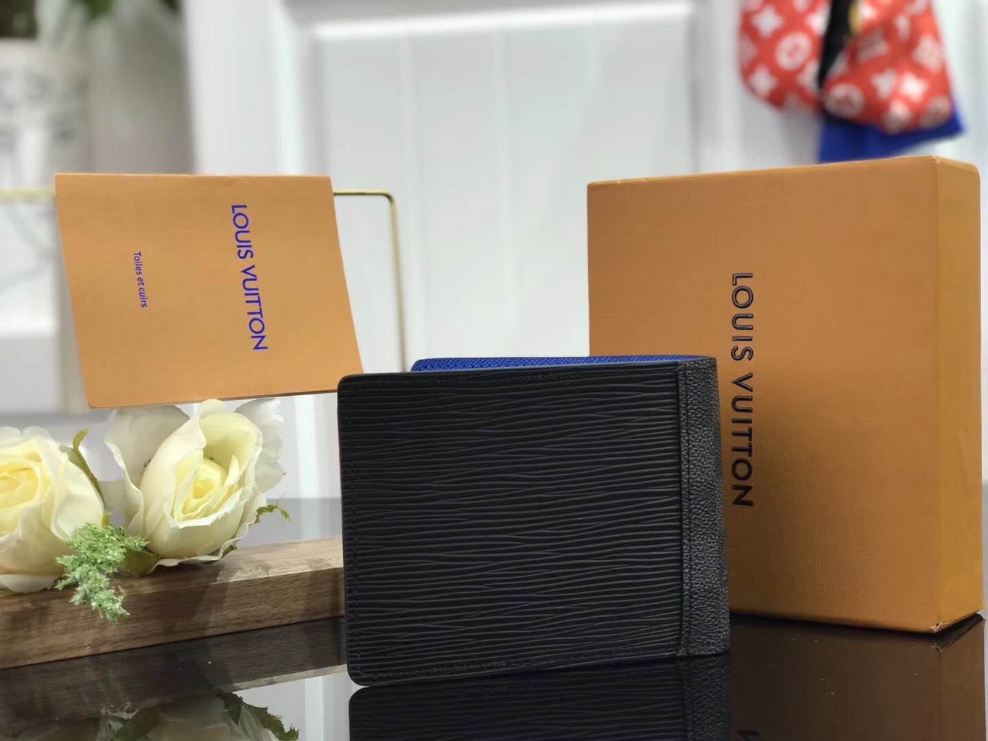 LV MULTIPLE wallet M67896 