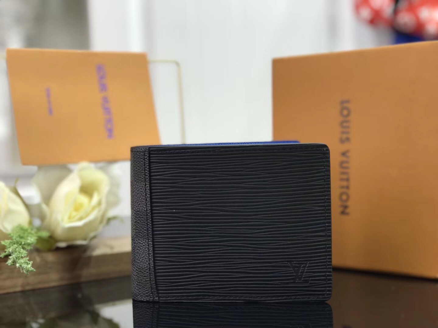 LV MULTIPLE wallet M67896