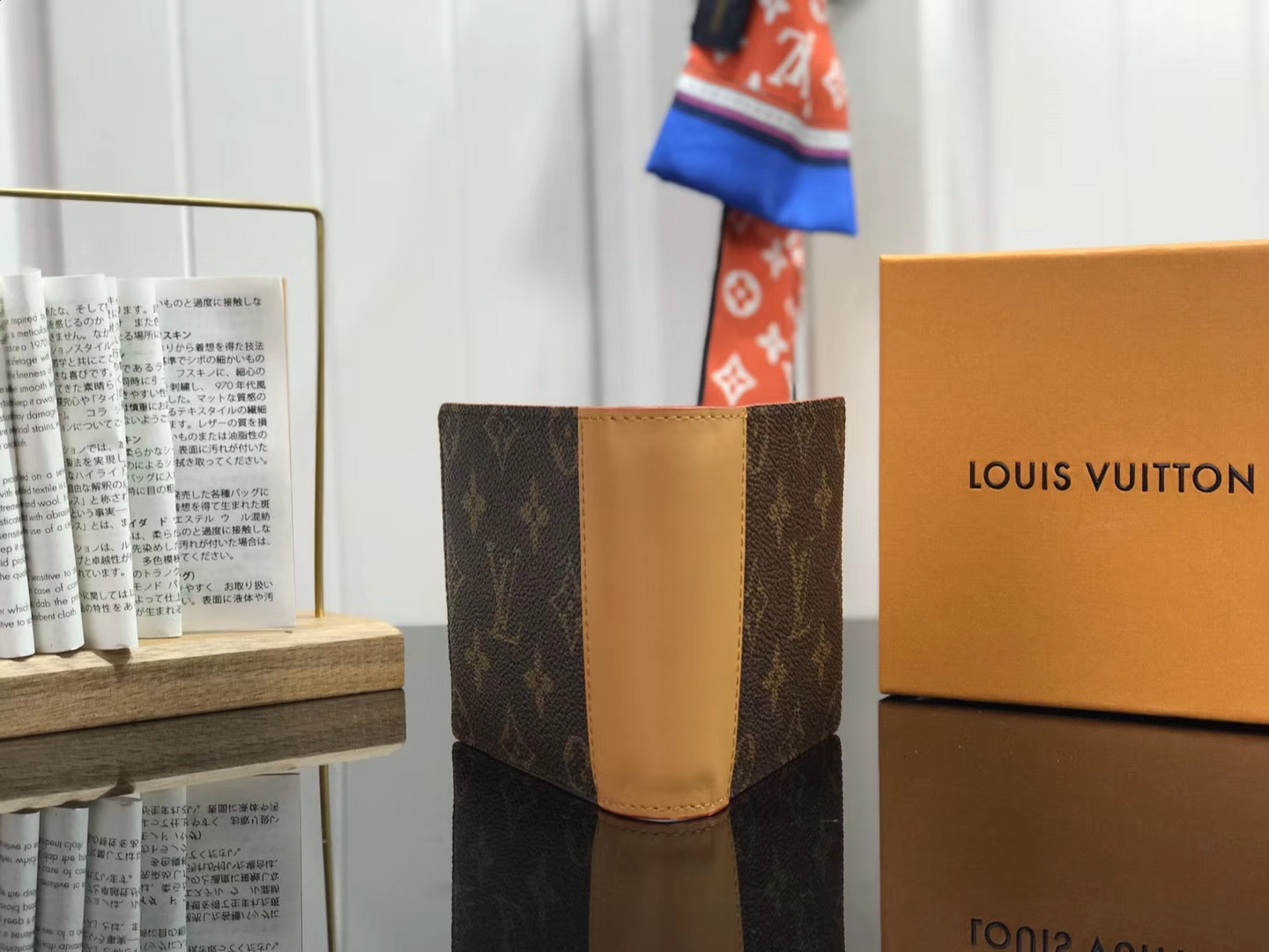 LV MULTIPLE wallet M69024