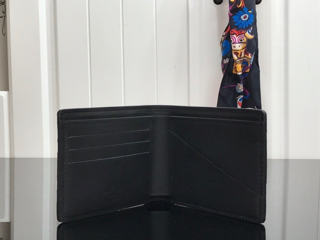 LV MULTIPLE wallet M69037