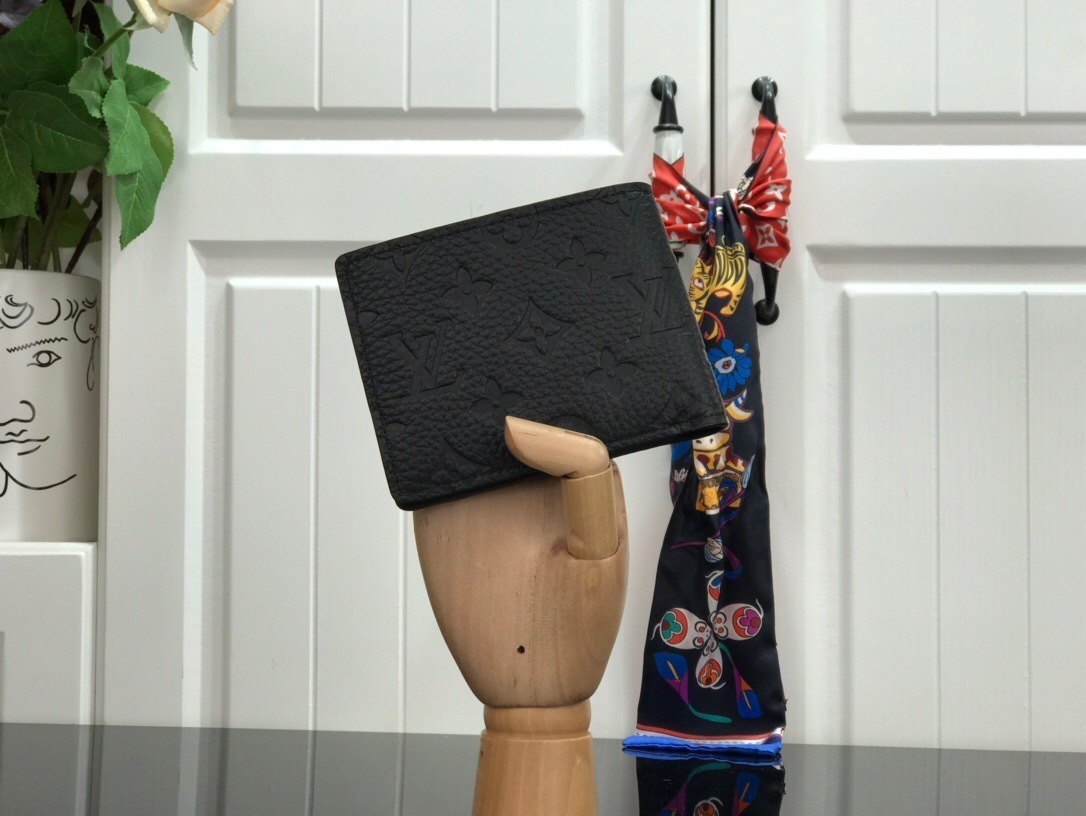 LV MULTIPLE wallet M69037