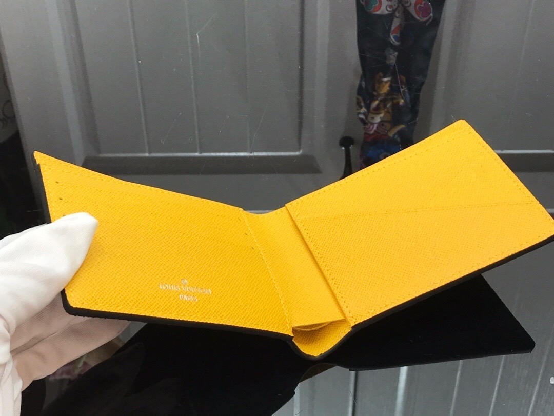 LV MULTIPLE wallet M69253