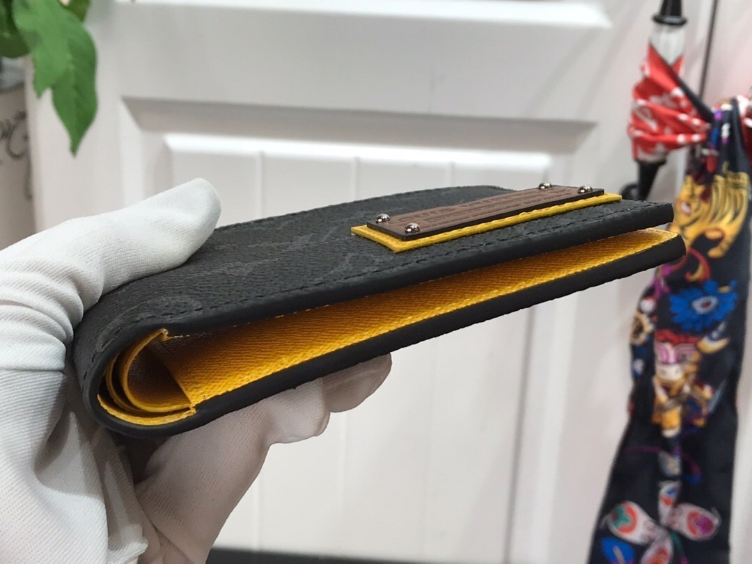 LV MULTIPLE wallet M69253