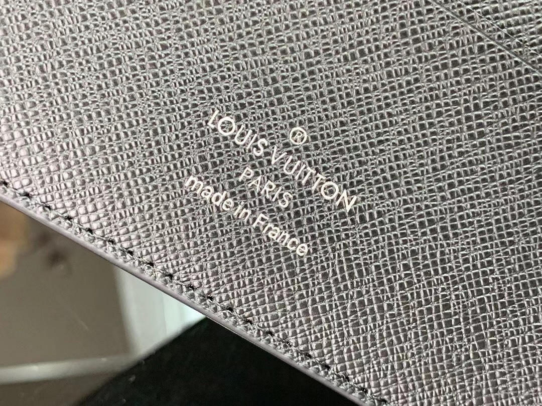 LV MULTIPLE wallet M69408