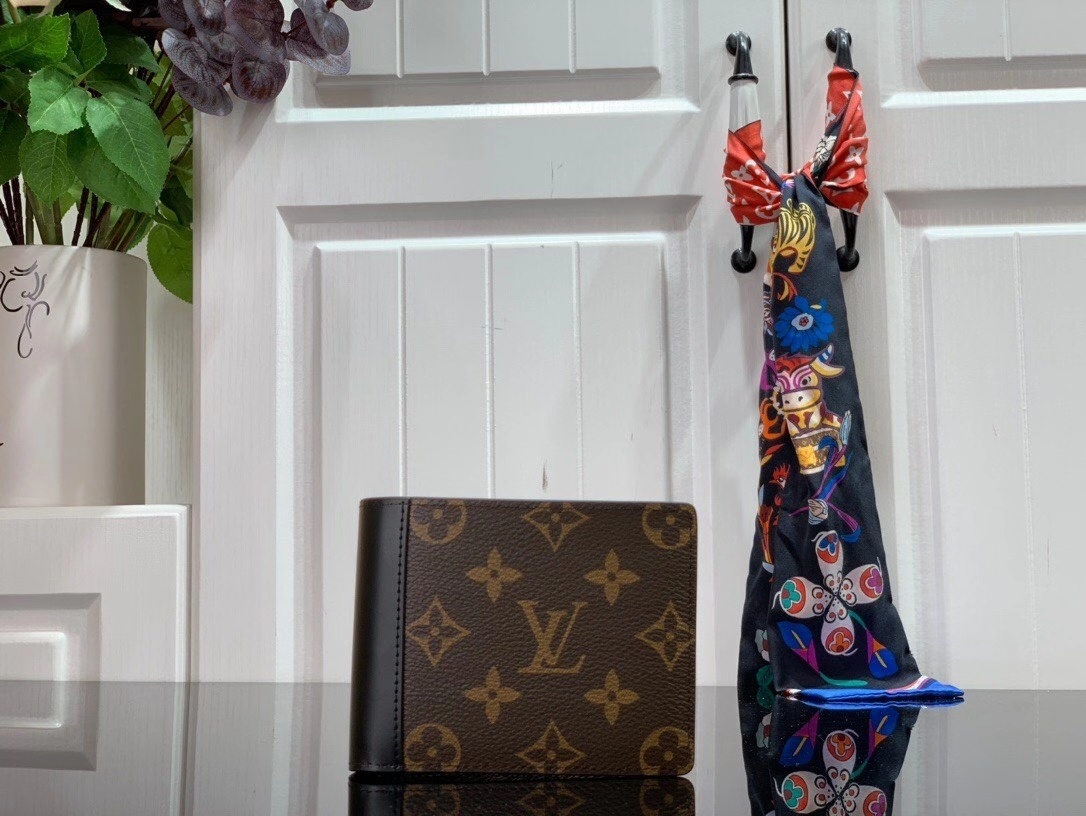 LV MULTIPLE wallet M69408