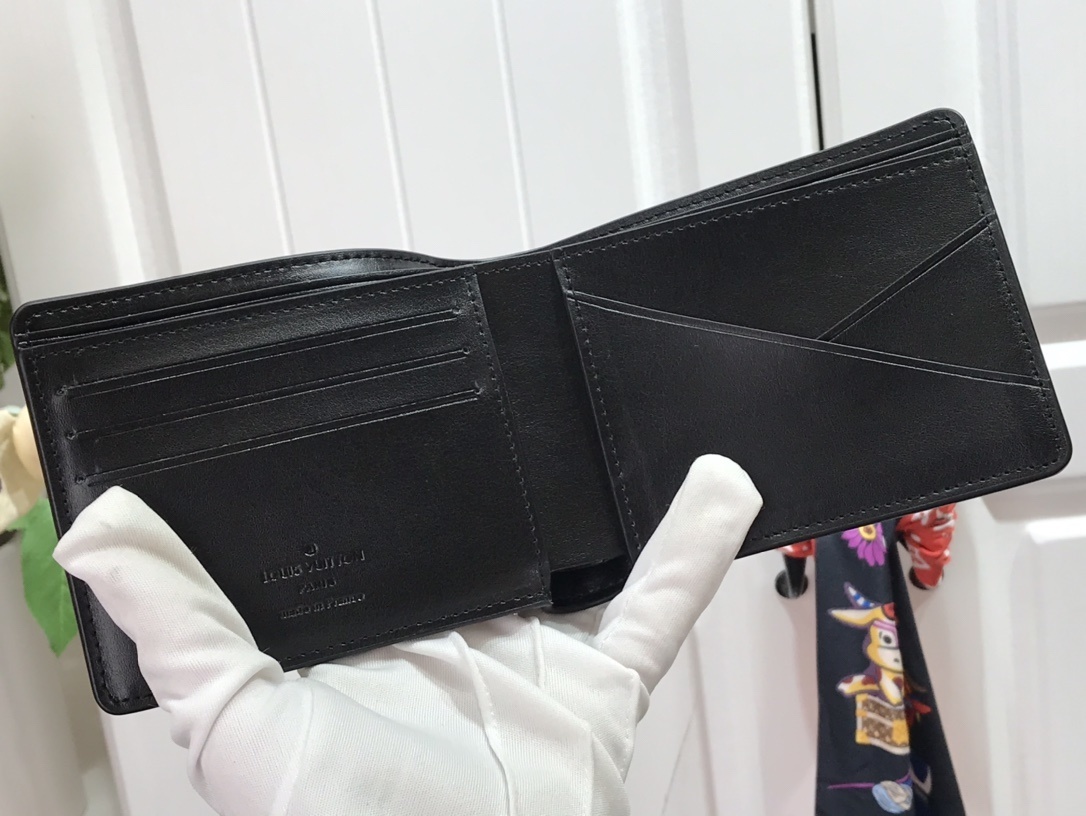 LV MULTIPLE wallet M69829