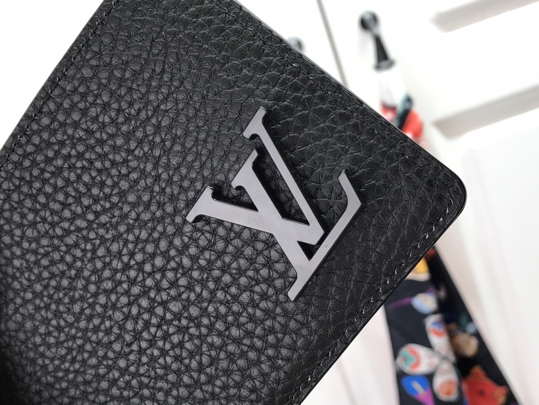 LV MULTIPLE wallet M69829