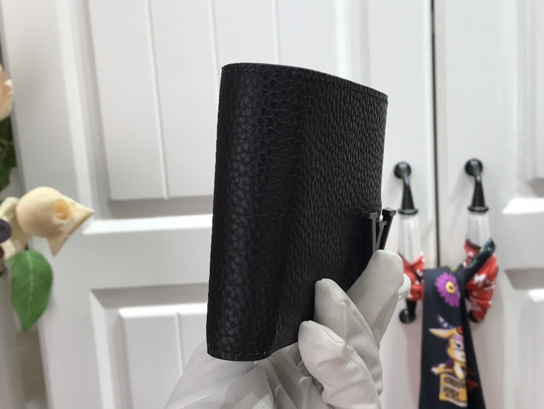 LV MULTIPLE wallet M69829