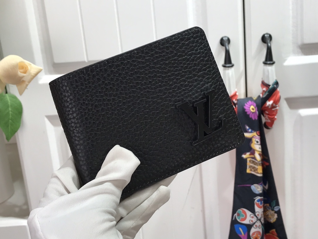 LV MULTIPLE wallet M69829