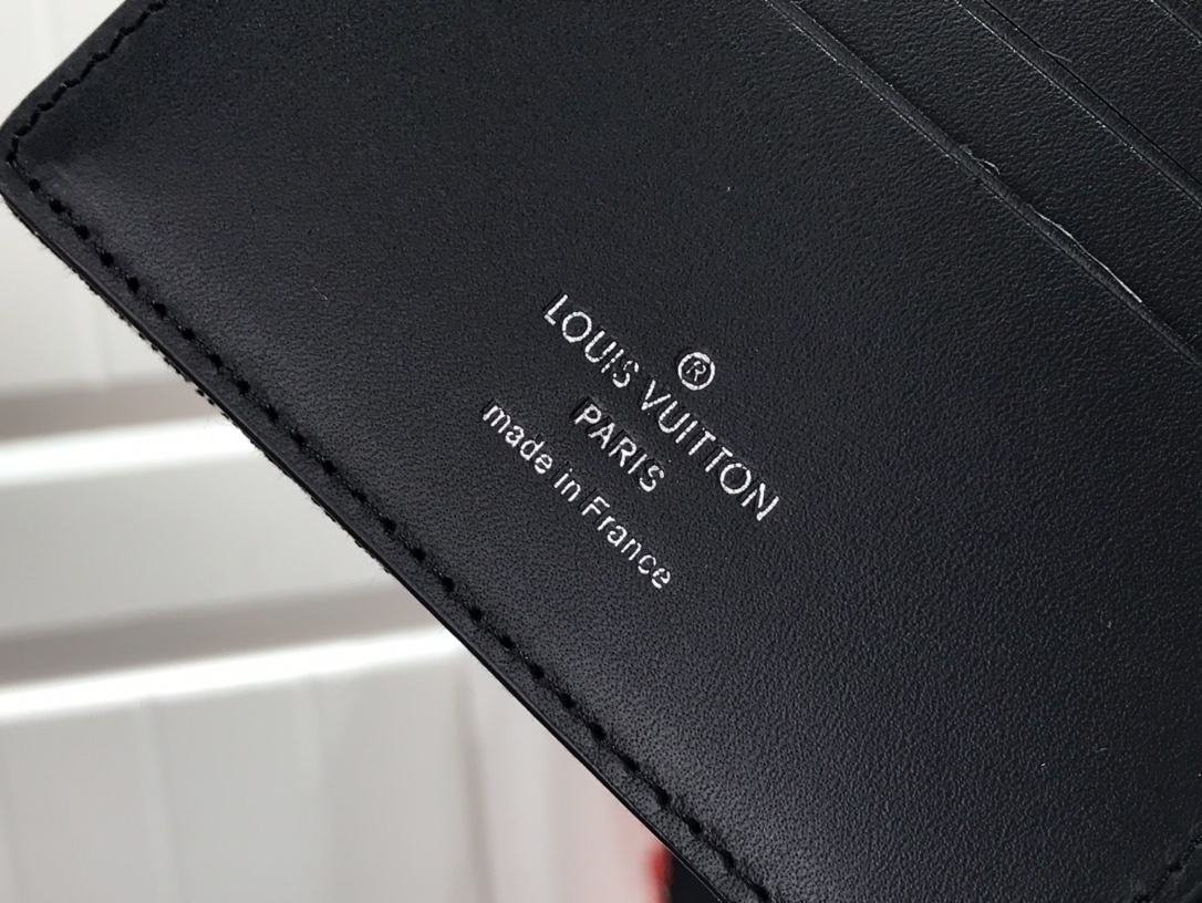 LV MULTIPLE wallet M80031 